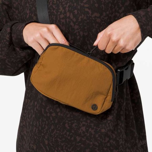 Lululemon Everywhere Belt Bag *1L Burnt Caramel - Picture 1 of 5